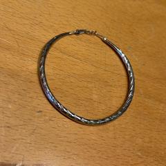 Belarritakoa, gisa salatu by Pathé Ede iLost erabiliz