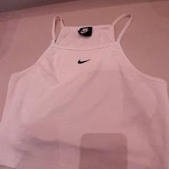 Oben Nike, gemeldet von Van der Valk Hotel Schiphol über iLost