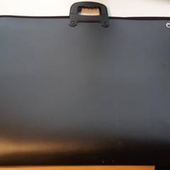 Rajz mappa Zwart, met rits, amint azt UVO Vervoer az iLost segítségével jelentette.