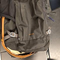 Rugzak Zwart en bruin quechua, zoals gemeld door Universiteit Gent - Faculteitsbibliotheek LW met iLost