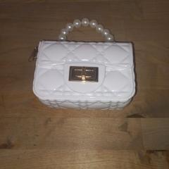 Bolsa de menina, iLost를 사용하여 IKEA Braga에 보고됨