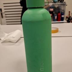 زجاجة الشرب، كما تم الإبلاغ عنه بواسطة Vrije Universiteit Amsterdam عبر iLost