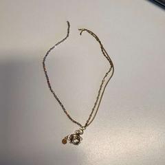 Halsband, rapporterat av TheaterHangaar med iLost