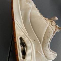 의류 - schoenen, iLost를 사용하여 Regio Antwerpen - Brussel에 보고됨