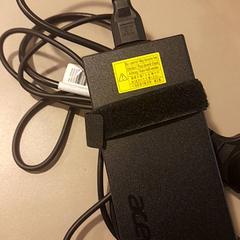 Cargador de laptop, ha sido reportado por Universiteitsbibliotheek (Witte Singel) con iLost