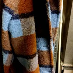 Täcka Brown and light blue, rapporterat av KABUL à GoGo / Teatro med iLost