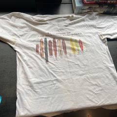 Tシャツ がiLostで Hotel V Fizeaustraat によって報告されました