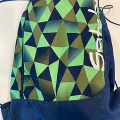 Sac à dos - Turnkledij, a été signalé par Centraal magazijn utilisant iLost