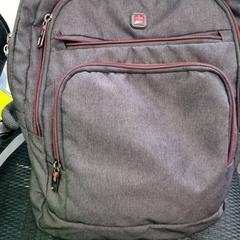 Hátizsák, amint azt Connexxion Amstelland-Meerlanden Schiphol Noord az iLost segítségével jelentette.