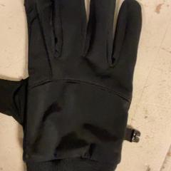 Eskularrua, gisa salatu by Artis iLost erabiliz