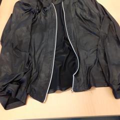 Jasje zwart, rapporterat av UVO Vervoer med iLost