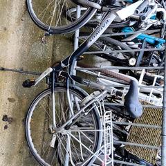 Bicicleta feminina Batavus, segundo informou Stadswerk072 usando iLost