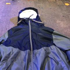 ジャケット Donker groen がiLostで De Heeren van Aemstel によって報告されました