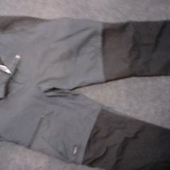 Pantaloni da sci, come riportato da SnowWorld Landgraaf utilizzando iLost
