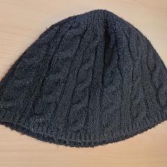 衣類 - Muts zwart がiLostで Centraal magazijn によって報告されました