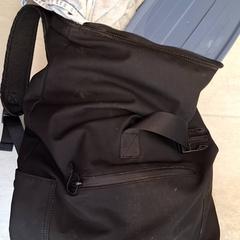 Rugtas Kleding, gemeldet von Qbuzz DMG über iLost