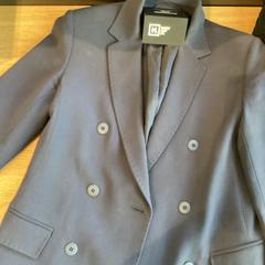 Blazer Donker blauw, como reportado por Stad Hasselt utilizando o iLost