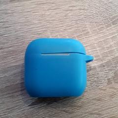 Porta taps per les orelles, segons ha informat EBS Tramplein mitjançant iLost