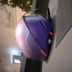 Přilba alpina, jak nahlášeno SnowWorld Landgraaf pomocí iLost