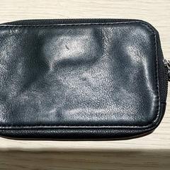 財布 - Zwart がiLostで Centraal magazijn によって報告されました