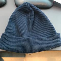 hat (beanie), gemeldet von Van Gogh Museum über iLost