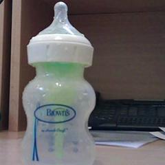 Botella pequena Baby, segundo informou Het Spoorwegmuseum usando iLost