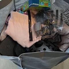 حقيبة المتسوق Towels, sleeper, charger, glass etc، كما تم الإبلاغ عنه بواسطة MEININGER Hotel Munich Olympiapark عبر iLost