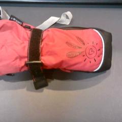 Luva, como reportado por SnowWorld Landgraaf utilizando o iLost