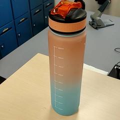 Garrafa para beber, como reportado por Centraal magazijn utilizando o iLost