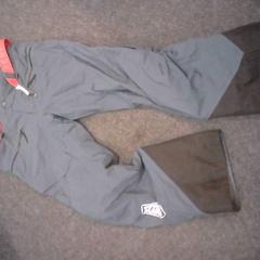 Trousers, as reported by SnowWorld Landgraaf using iLost