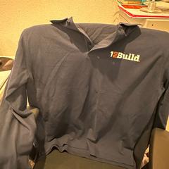 T shirt dark blue, a été signalé par Inntel Hotels Utrecht Centre utilisant iLost