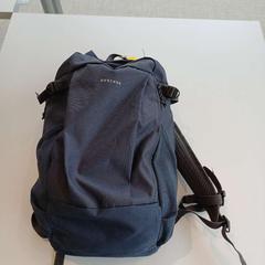 حقائب الظهر والحقائب النهارية Donker marineblauw، كما تم الإبلاغ عنه بواسطة Centraal magazijn عبر iLost