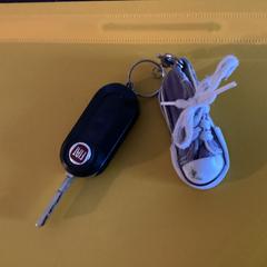 Fiat autosleutel met All stars sleutelhanger, segundo informou a iLost
