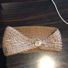 Kleding Hoofdband bruin beige met knoop, jak nahlášeno Van der Valk Rotterdam Blijdorp pomocí iLost