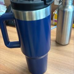 Fľaša na vodu bottle blue, ako bolo nahlásené Vrije Universiteit Brussel (VUB) pomocou iLost