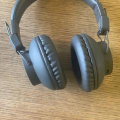 Écouteurs Grey, a été signalé par MEININGER Hotel Berlin East Side Gallary utilisant iLost