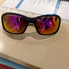 Lunette de soleil Plastique verre coloré, as reported by IKEA Toulouse using iLost