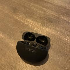 Oneplus earphones, come riportato a iLost