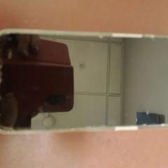 Mobiele telefoon noir iPhone, zoals gemeld door TCL met iLost