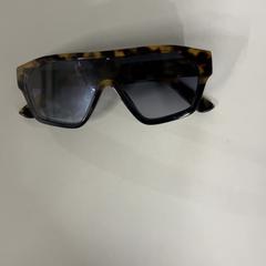 Shades, amint azt Silver Sands Beach az iLost segítségével jelentette.