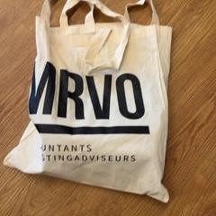 Táska, amint azt GVB az iLost segítségével jelentette.