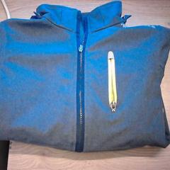 Jacke grijs/blauw, gemeldet von Bobbejaanland über iLost