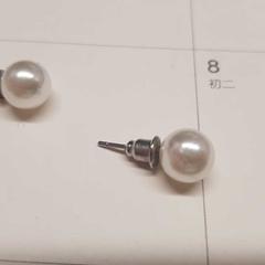 Earrings, ha sido reportado por The Tire Station Hotel con iLost