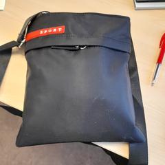 zwart tasje van dhr Kleijer, amint azt az iLostnak jelentették.