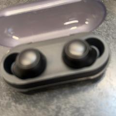 Earplugs, as reported by Rotterdam The Hague Airport using iLost