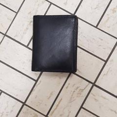 Billetera - Luboya, ha sido reportado por Centraal magazijn con iLost
