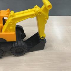 Speelgoedauto Geel graafmachine, ha sido reportado por IKEA Eindhoven con iLost