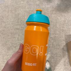 Bidon oranje Basic-Fit, zoals gemeld door Cursus en vergadercentrum Domstad met iLost