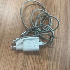 Carregador White usb-c, como reportado por Vrije Universiteit Brussel (VUB) utilizando o iLost