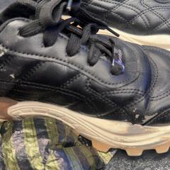 Scarpe, come riportato da Rotterdam The Hague Airport utilizzando iLost